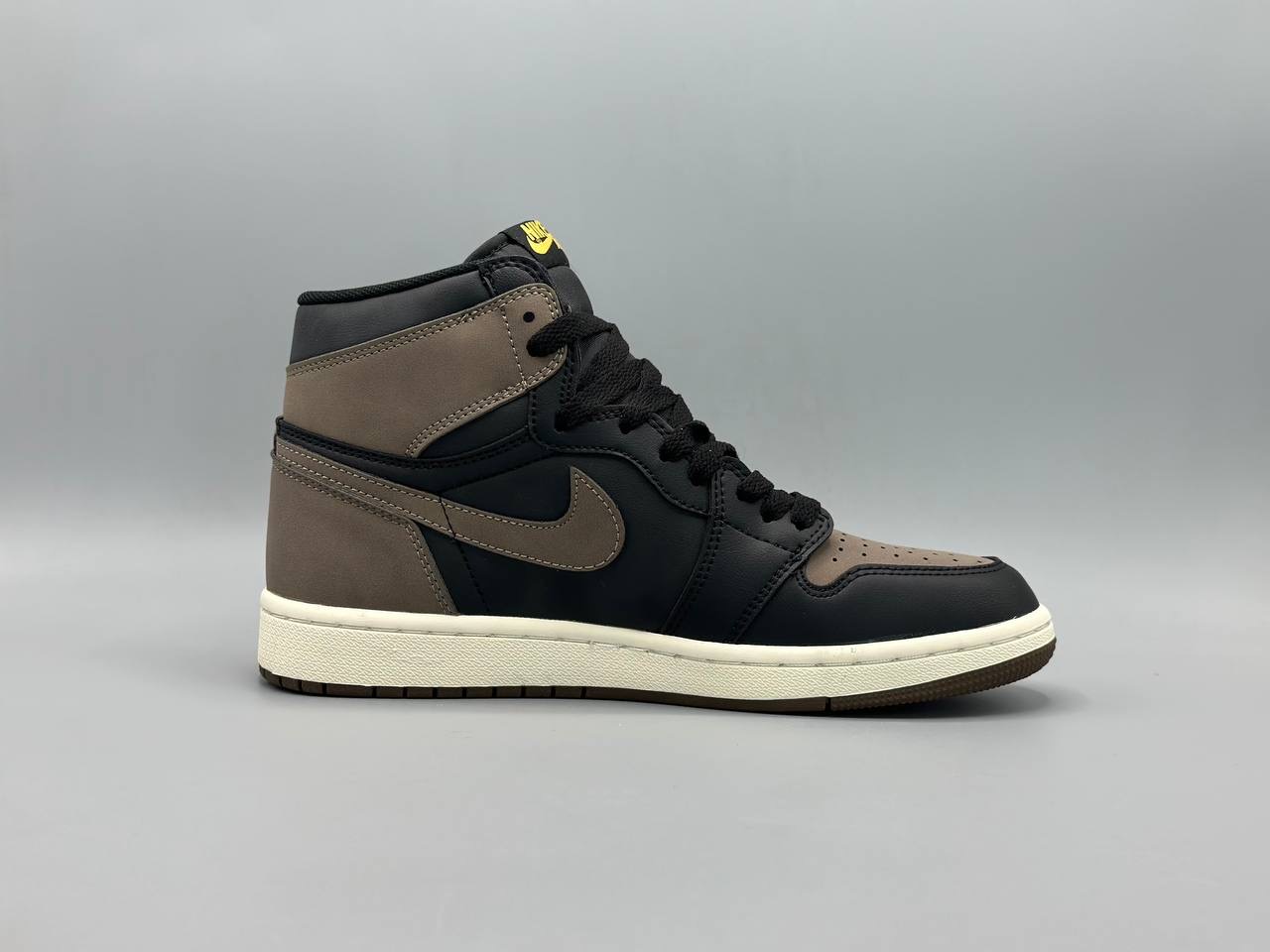 4580000 کتانی نایک ایر جردن 1 او جی پالومینو/Nike air Jordan1 – ویگمور